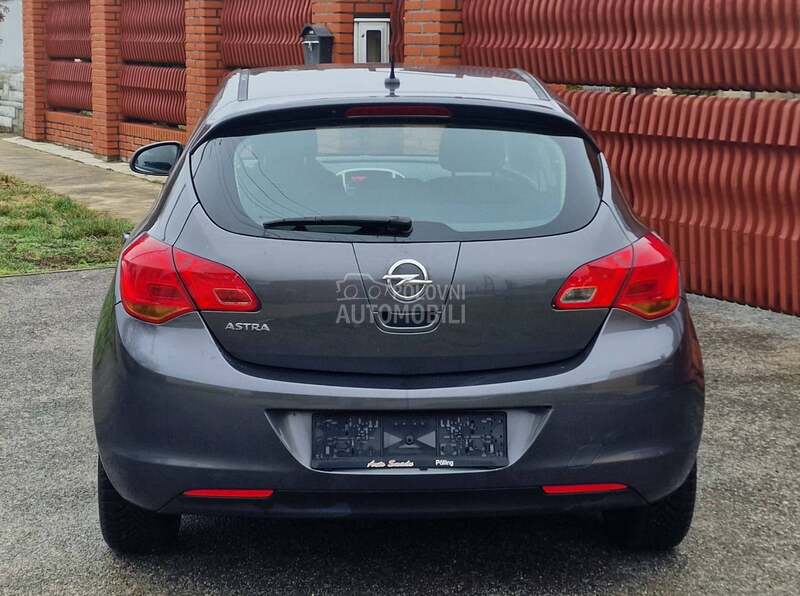 Opel Astra J 