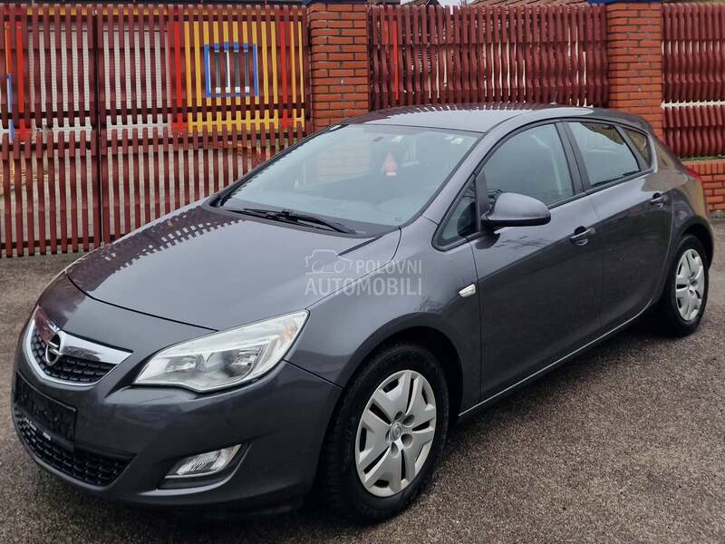 Opel Astra J 