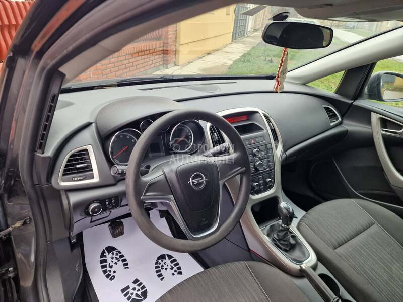 Opel Astra J 