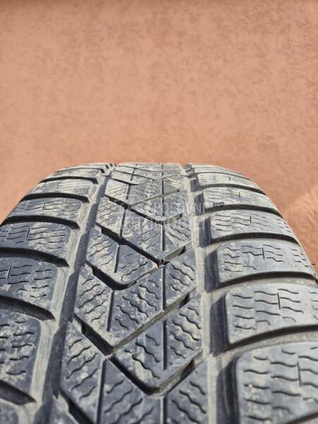 Pirelli 245/40 R19 Zimska