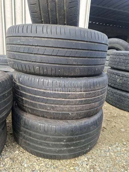 Kumho 235/45 R18 Letnja