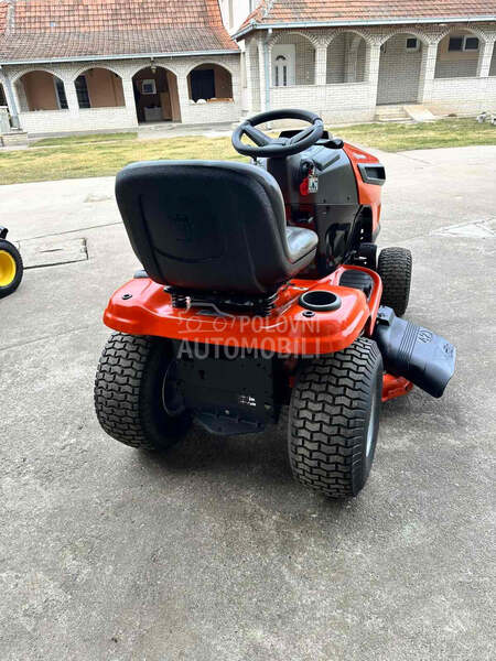 Husqvarna YTH22v42