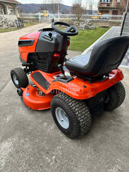Husqvarna YTH22v42