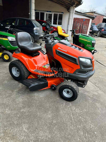 Husqvarna YTH22v42