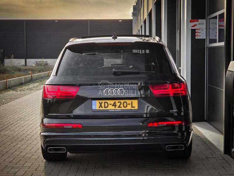 Audi Q7 S BLACK EDIT MATRIX