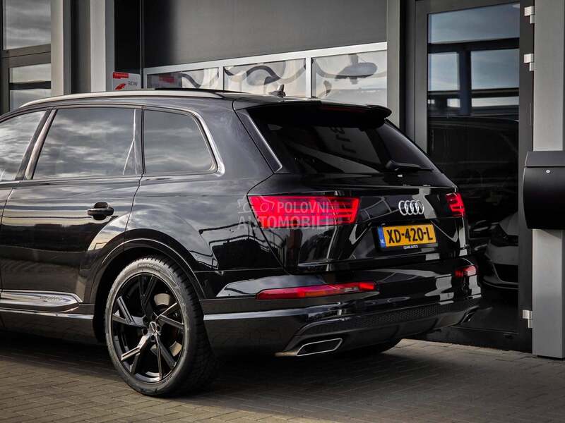 Audi Q7 S BLACK EDIT MATRIX
