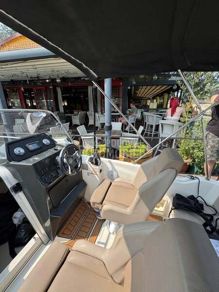 Quicksilver 605 Sundeck