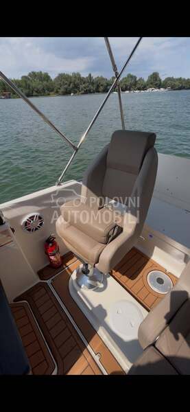 Quicksilver 605 Sundeck