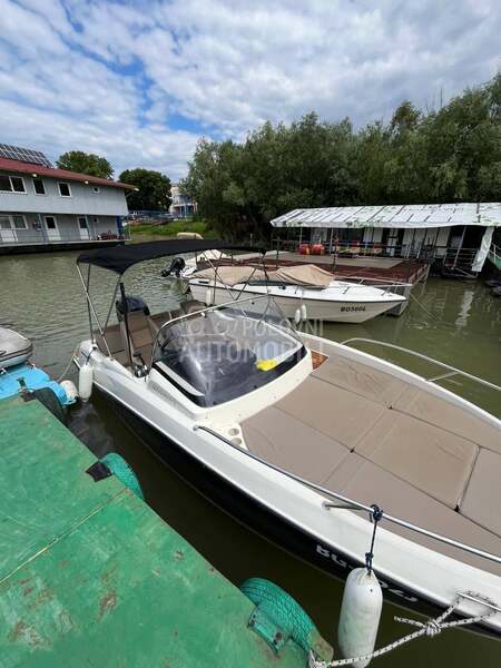 Quicksilver 605 Sundeck