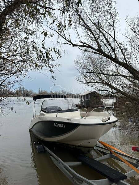 Quicksilver 605 Sundeck