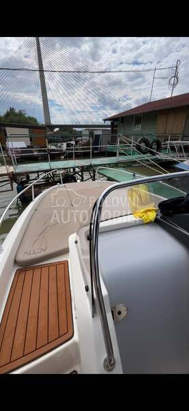 Quicksilver 605 Sundeck