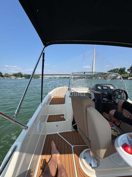 Quicksilver 605 Sundeck