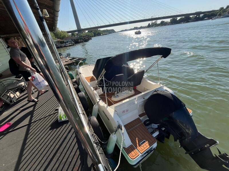 Quicksilver 605 Sundeck