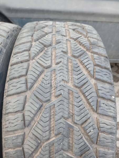 Tigar 225/40 R18 Zimska