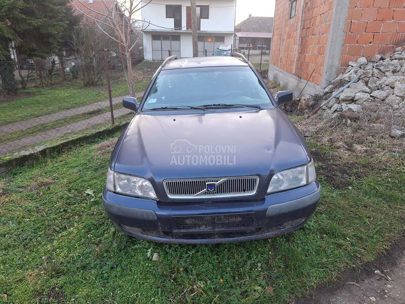 Volvo V40 