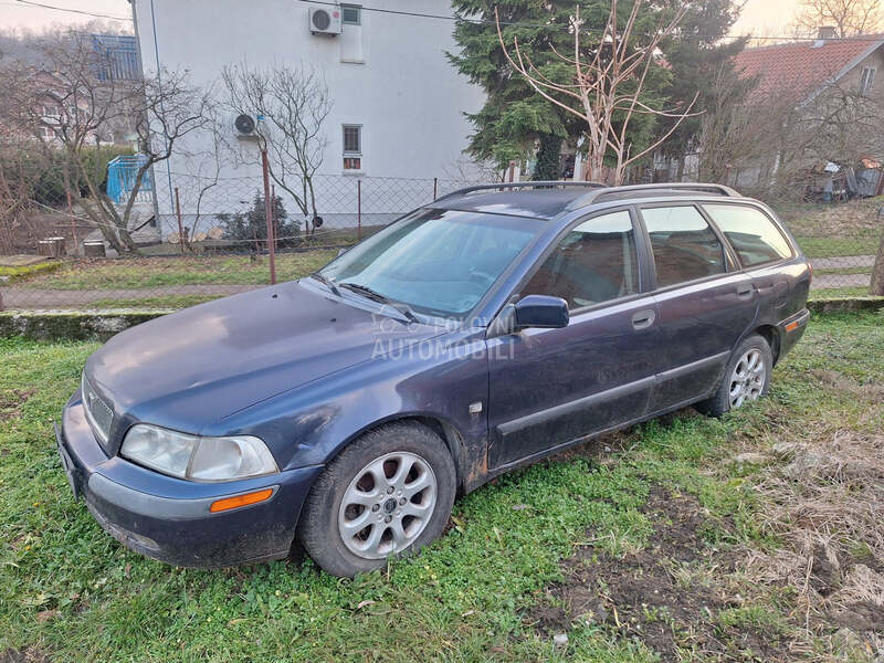 Volvo V40 
