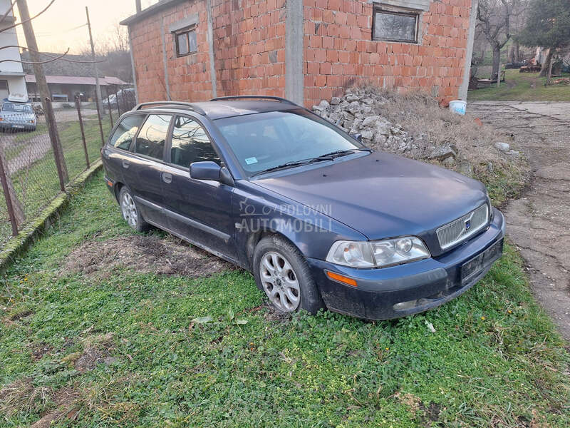 Volvo V40 