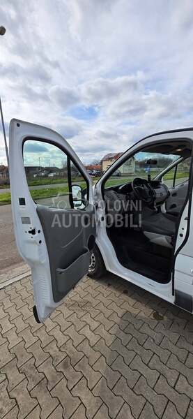 Renault Trafic 2.0dci Long CH