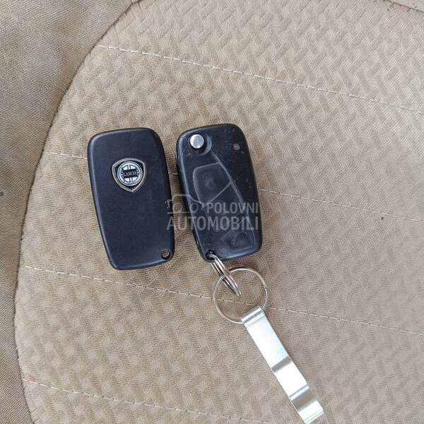 Lancia Ypsilon 1.2 8v