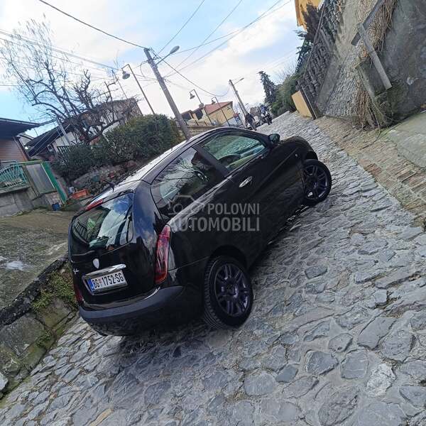 Lancia Ypsilon 1.2 8v