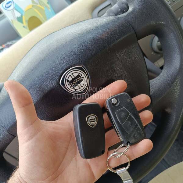 Lancia Ypsilon 1.2 8v