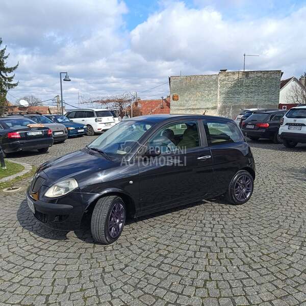Lancia Ypsilon 1.2 8v