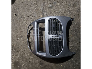 Centralna konzola za Peugeot 206 od 1998. do 2009. god.