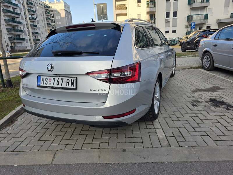 Škoda Superb 