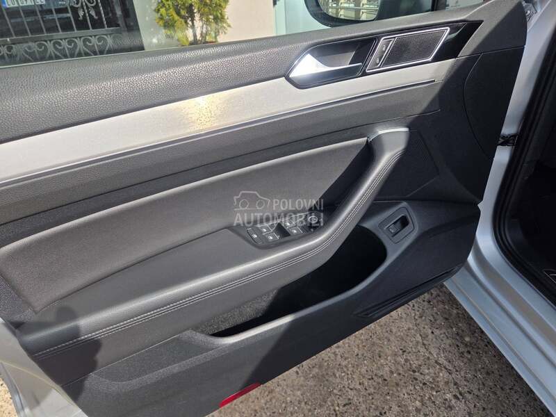 Volkswagen Passat B8 2.0 TDI / Virt/