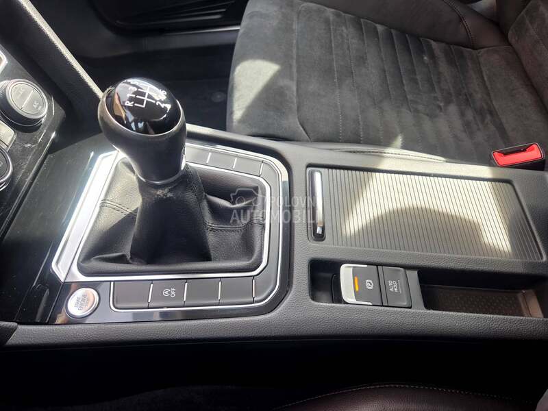 Volkswagen Passat B8 2.0 TDI / Virt/