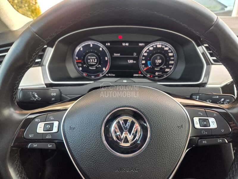 Volkswagen Passat B8 2.0 TDI / Virt/