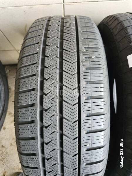 Vredestein 215/55 R18 Zimska