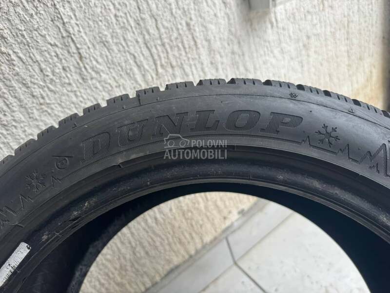 Dunlop 235/45 R17 Zimska