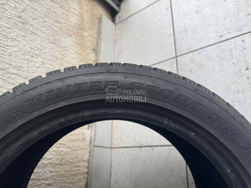 Dunlop 235/45 R17 Zimska