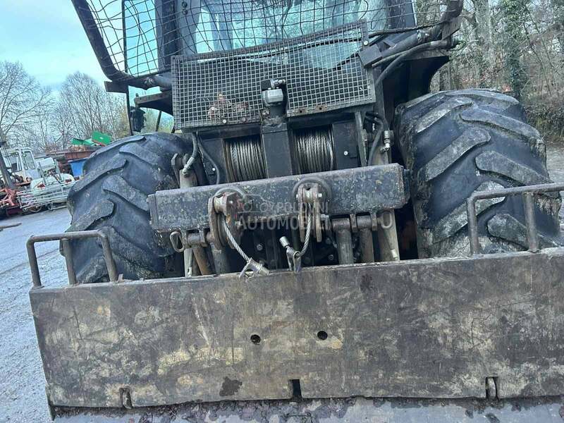 John Deere 6400 šumski