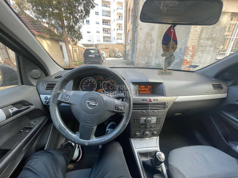 Opel Astra H 
