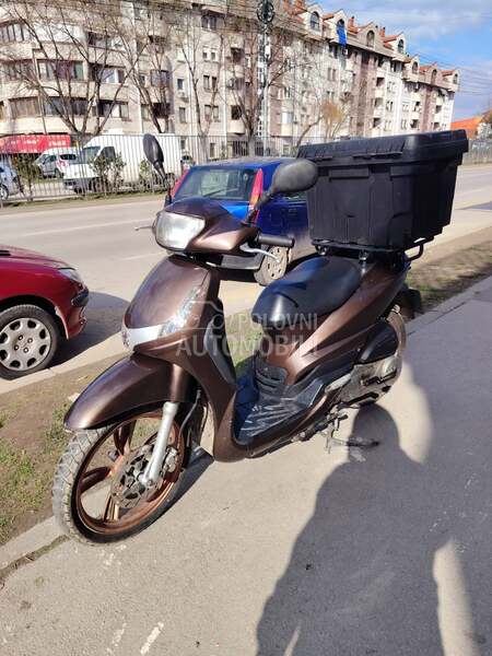 Peugeot Tweet DOSTAVNI