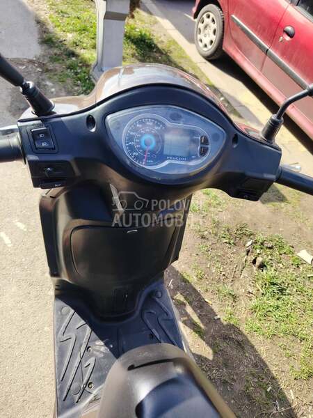 Peugeot Tweet DOSTAVNI