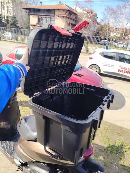 Peugeot Tweet DOSTAVNI