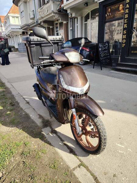 Peugeot Tweet DOSTAVNI