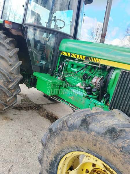 John Deere 3340