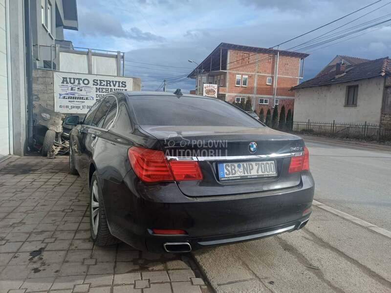 BMW 740 