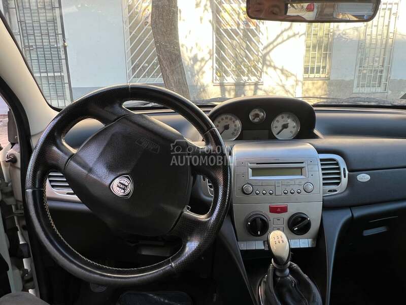 Lancia Ypsilon 1.2b