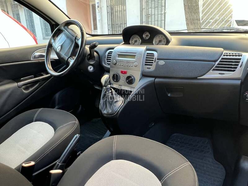 Lancia Ypsilon 1.2b