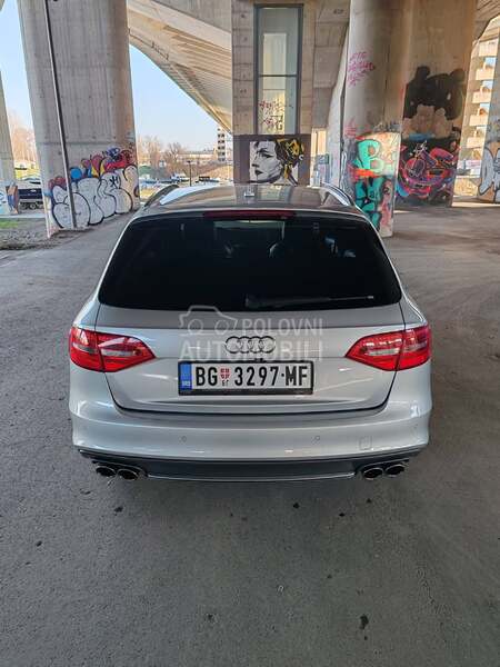 Audi S4 quattro