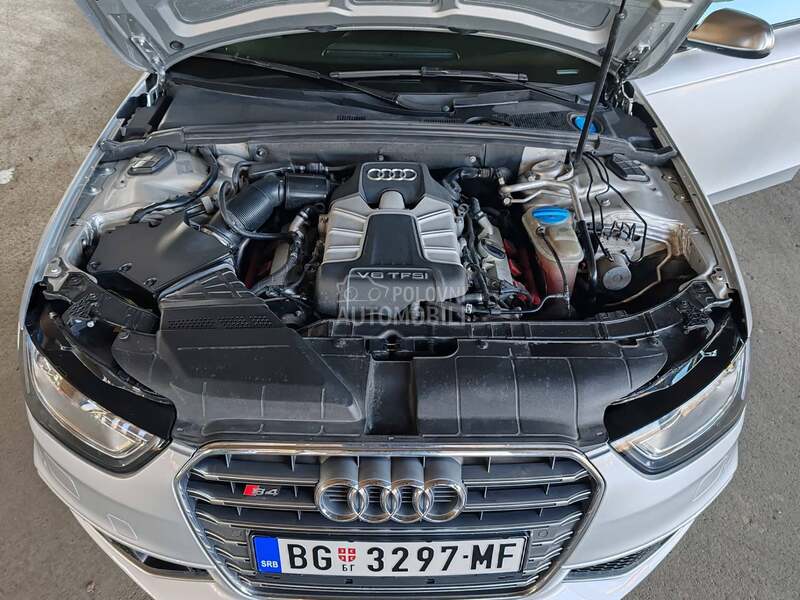 Audi S4 quattro