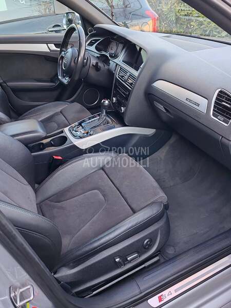 Audi S4 quattro