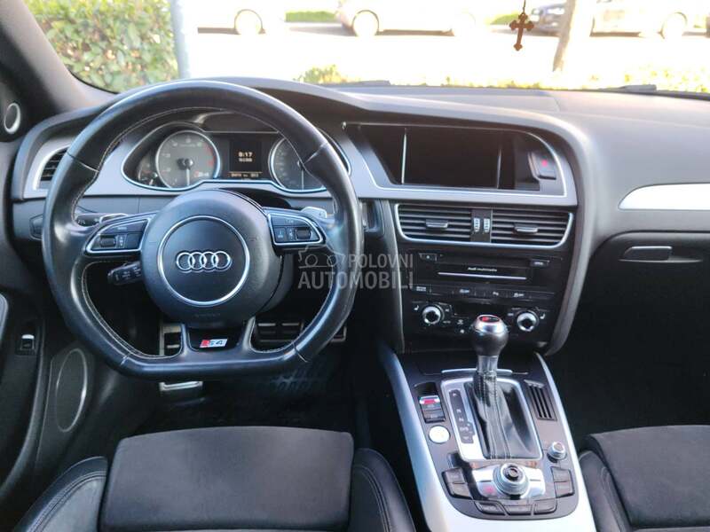 Audi S4 quattro