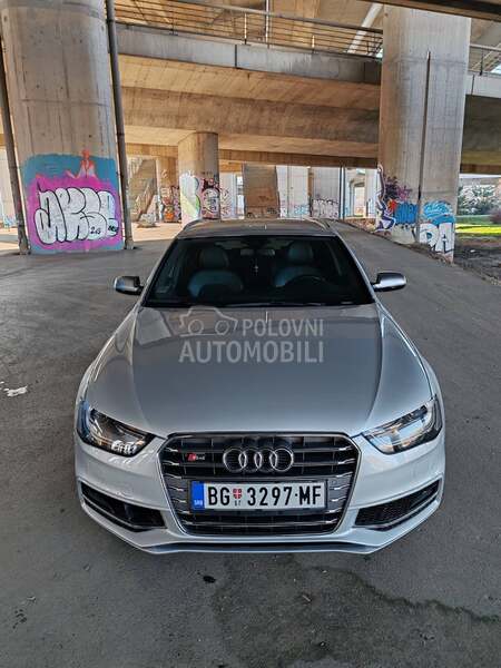 Audi S4 quattro