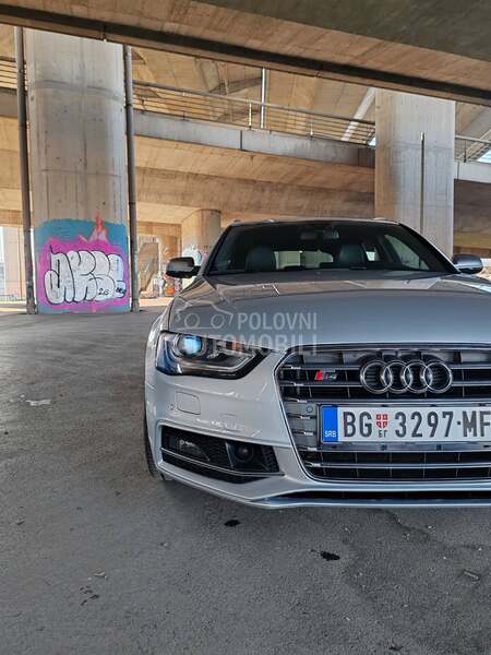 Audi S4 quattro